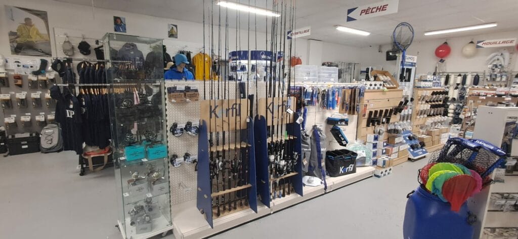 Les cannes à pêche dans le magasin QG Nautic